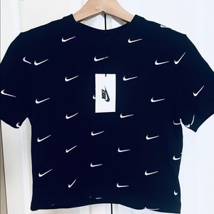 Nike Womens NWT Black Crop Swoosh Logo Tee, Small